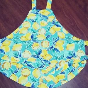 Reversible child's apron